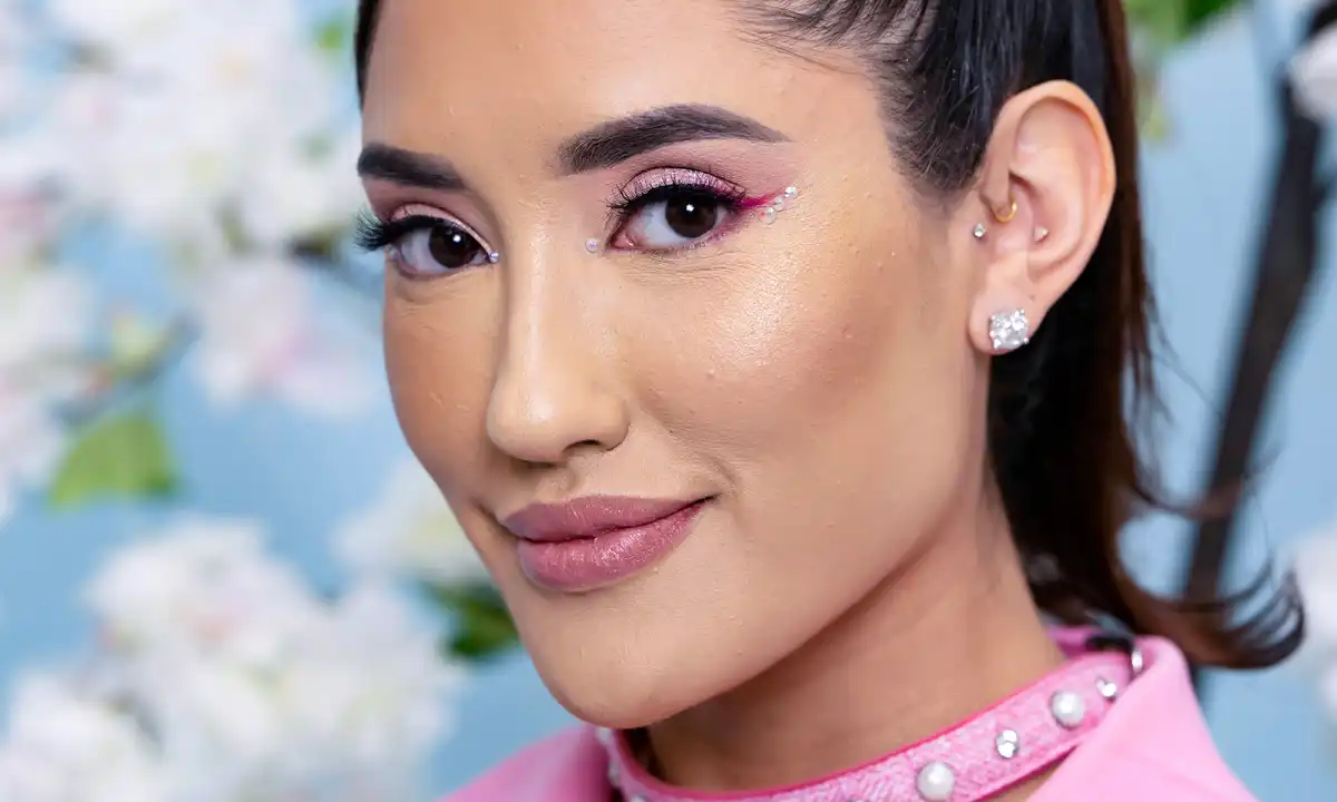 Chloe Amour's First DP for Hookup Hotshot in "E-Girls 17"