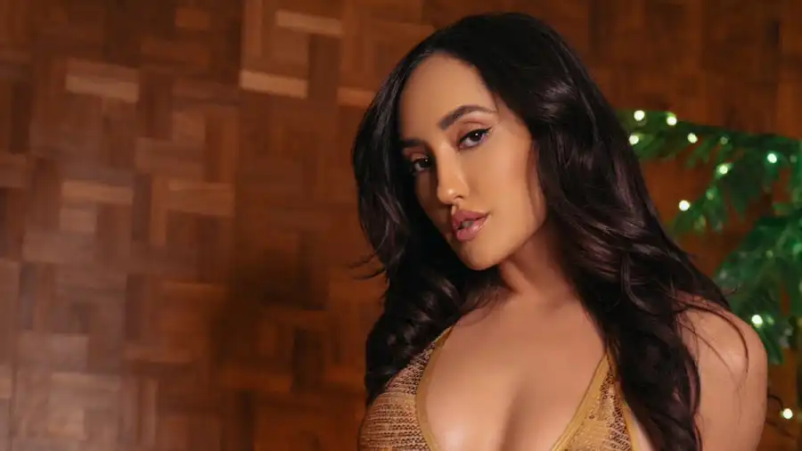 Chloe Amour Discusses Hiatus & Return on "Behind Her Scenes" Podcast