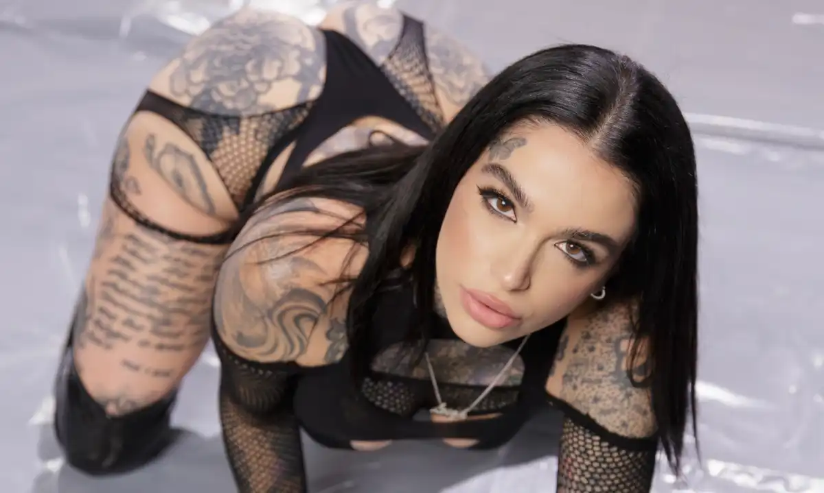 Leigh Raven Celebrates 120+ Directed Scenes for Kink.com