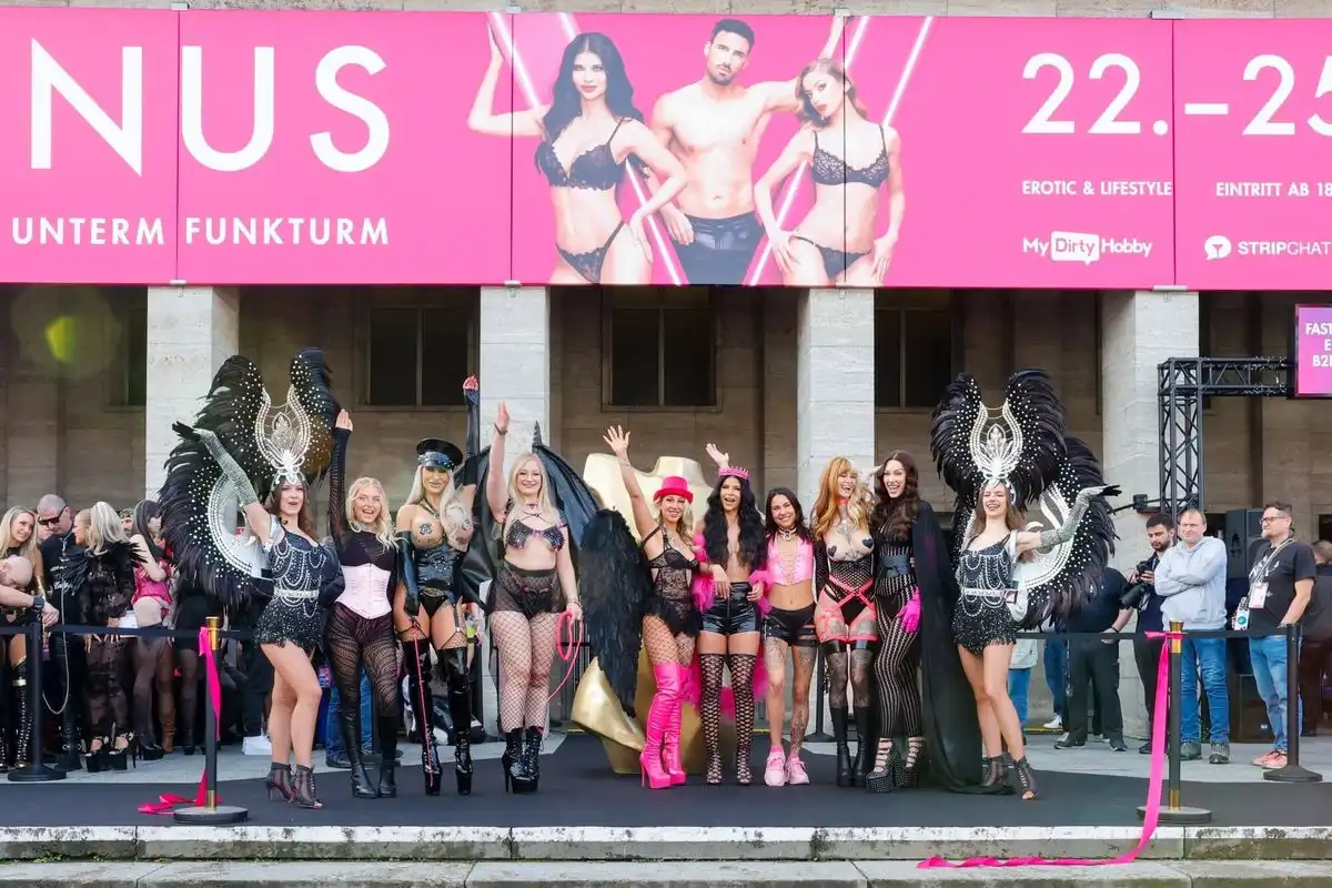 Stripchat & Sally Dinosaur Win Big at 2026 Venus Awards in Berlin